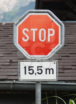 Stop sign (traffic stop sign), stop after 15,5 meters