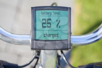 Electric bicycle display in the sun, 25 procent power left