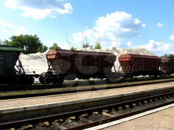 Loading of quartz sand in cars of a freight train