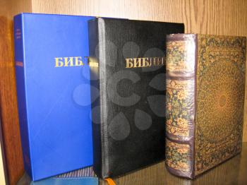 Books of the bible in Russian on a shelf