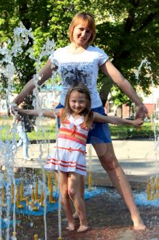 image of mother and daughter dancing in the fountains