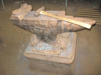 image of hammer lying on the anvil