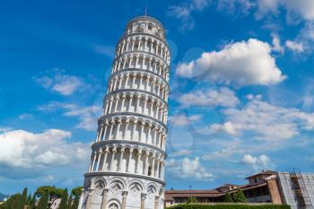 Leaning tower of Pisa, Italy in a beautiful summer day