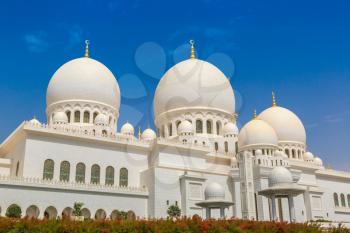 Sheikh Zayed Grand Mosque in Abu Dhabi in a summer day, United Arab Emirates