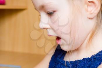 Photo of blond preschooler with open mouth