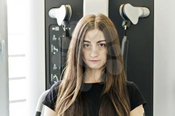 Horizontal portrait brunette woth long hair to train in gym