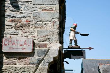 arrow pointing out cuisine in medieval castle