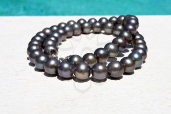 black pearl necklace outdoor closeup