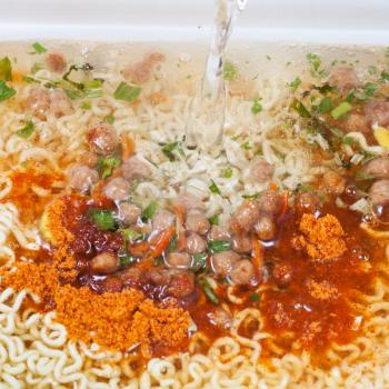 cooking of instant ramen close up