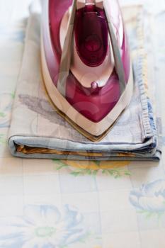 homework - Iron ironing bedclothes at home