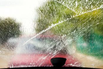auto wipers clean windshield when driving in rain