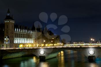 conciergerie palace and pont au change in Paris at night