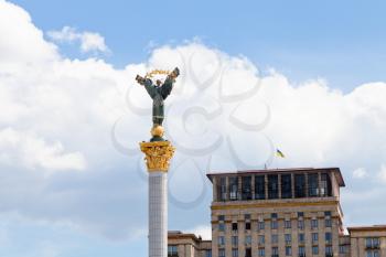Monument to Berehynia on Kiev's Maidan Nezalezhnosti