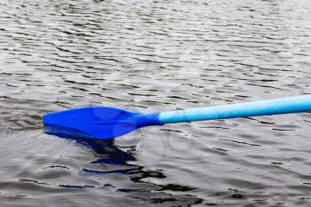 oar blade in water during boating on the pond