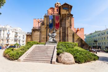KIEV, UKRAINE - MAY 5, 2017: statue of Yaroslav the Wise near Golden Gate Monument (Golden Gates of Kiev). The Golden Gates were built in 1017-1024, the modern gates was completely rebuilt by in 1982