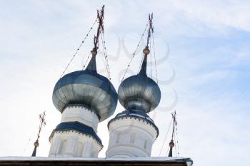 dome of The Peter and Paul Church near Convent of the Intercession (Pokrovskiy Monastery) in Suzdal town in winter
