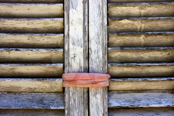 brown wood venetian blind and a pink rope in colonia del sacramento uruguay