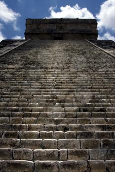 the stairs of chichen itza temple,kukulkan ,el castillo,quetzalcoatl
