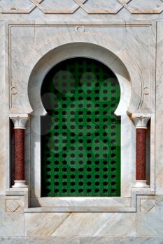 a window in the Bourguiba mausoleo in monastir