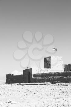 blur in iran the old castle near saryadz brick and sky
