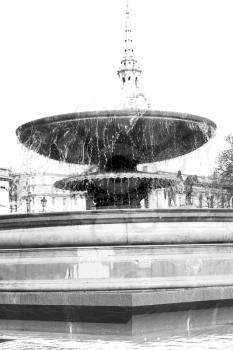 in london england trafalgar square and the  old water  fountain 