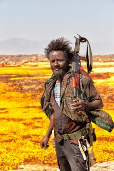 ETHIOPIA,DANAKIL-CIRCA  JANUARY 2018--unidentified  irregular soldier looking at the state boarder
