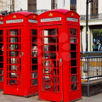telephone in england london obsolete box classic british icon