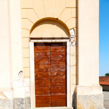 old door    in italy land europe architecture and wood the historical   gate