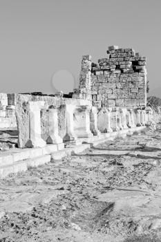  pamukkale    old     construction in asia turkey the column  and the roman temple 