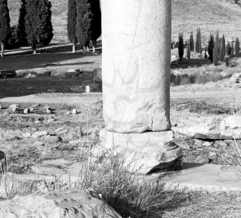  pamukkale    old       construction in asia turkey the column  and the roman temple 