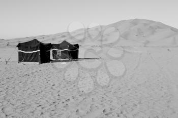 empty quarter and nomad tent of berber people in oman the old desert 