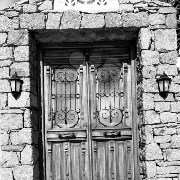 old door    in italy  land europe architecture and wood    the historical   gate