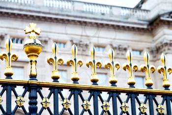 in london  the old metal gate   royal palace
