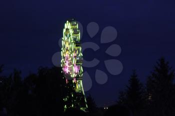 Night shot of Ferris wheel and amusement park lights 18642