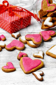 Packaging holiday cookies in the shape of hearts for Valentine's day