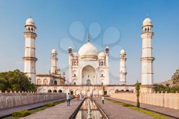 Bibi-qa-Maqbara is widely known as the poor mans Taj in Aurangabad, India