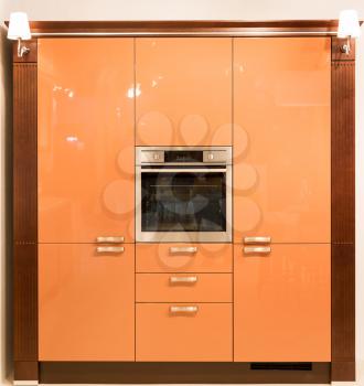 Kitchen furniture with an oven built in
