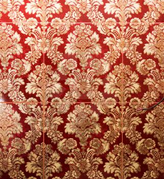 Ornamental vintage wallpaper in red and gold