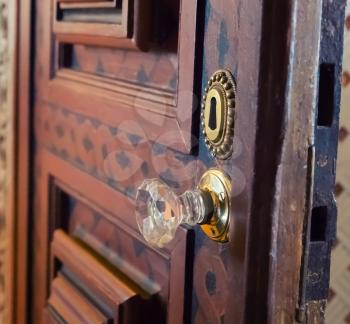 Key hole in wooden door close up