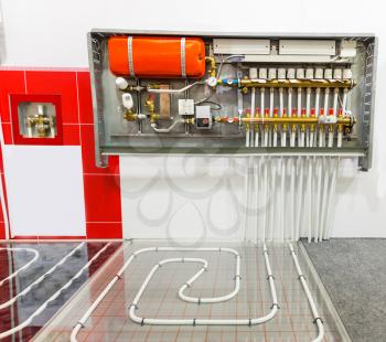 Set of heating floor system with collector