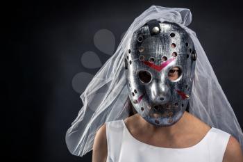 Bride in hockey mask serial murederer in wedding dress