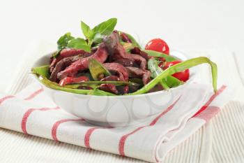 Vegetable salad with strips of roast beef