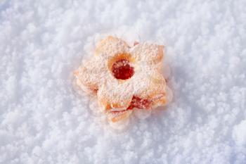 Jam biscuit lying on snow 