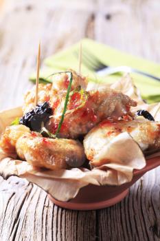 Sweet chili-glazed chicken wings with prunes