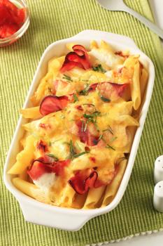 Oven baked pasta with bacon and cheese 