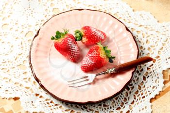 Fresh strawberries with icing sugar