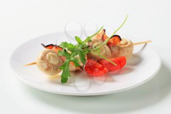 Skewer of button mushrooms with crispy bacon and rocket