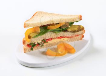 Tomato and pepper half sandwich 