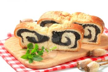 Poppy seed roll with crumb topping