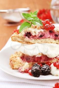 Berry fruit cake with cream cheese - detail